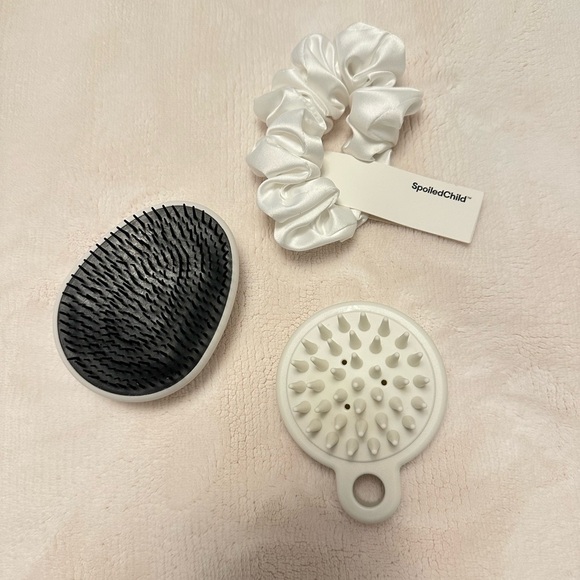 SpoiledChild pocket brush, scrunchie and Muji scalp massager Spoiled - Picture 2 of 7